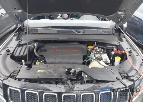 2019 Jeep Compass Latitude 4X4 z USA, uszkodzony, nr VIN 3C4NJDBB5KT595751